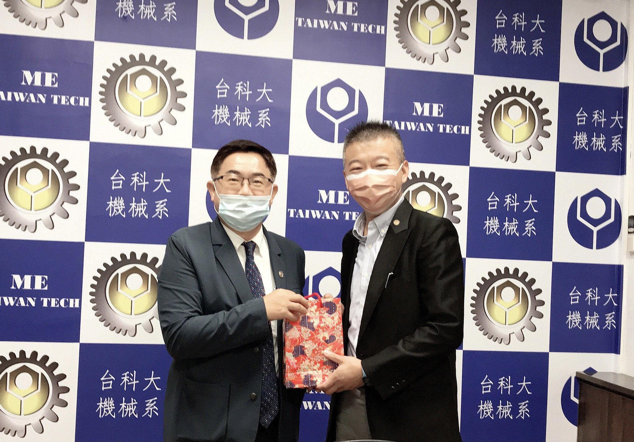 A speech at NTUST- ME to share SCR System and Environmental Protection Regulations Explore the Application of AdBlue and share NOVAX ESG industry and business model with students